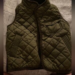 Green sleeveless puffer
